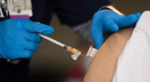 Estados Unidos atinge marca de 50% da população adulta vacinada contra Covid-19