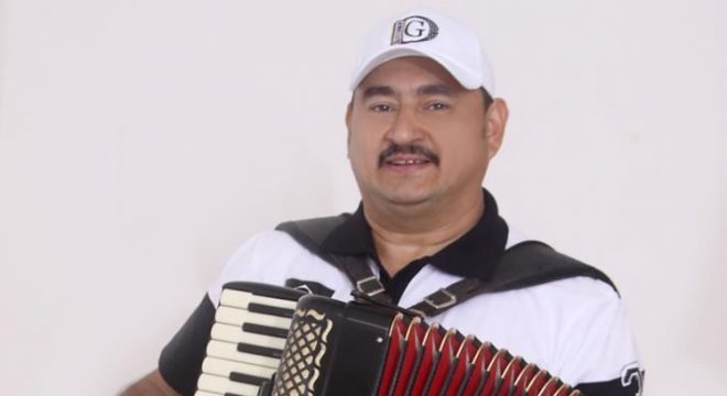 Cantor Dedim Gouveia é internado com Covid-19