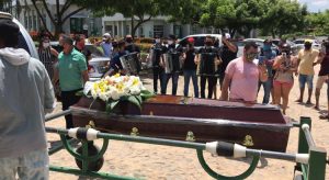 Dedim Gouveia ganha carreata de fãs com cortejo até cemitério em Maracanaú