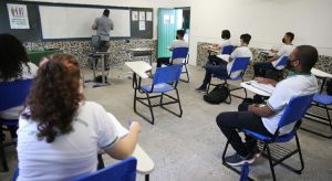 Profissionais da educação pública no Ceará se posicionam contra retorno presencial até 9º ano