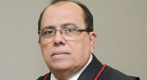 Ex-desembargador do TJCE condenado por venda de habeas corpus vai para prisão domiciliar