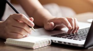 Apenas um terço dos cearenses com menor nível de escolaridade trabalha em casa