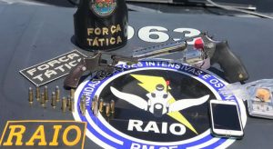 Menor apreendido com armas e drogas em Missão Velha e mais quatro em Juazeiro