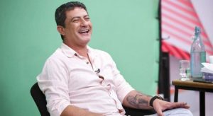 Família de Tom Veiga pode pedir exumação do corpo do artista por suspeita de envenenamento