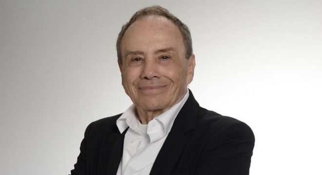 Stenio Garcia testa positivo para Covid-19 mesmo após ser vacinado, afirma esposa