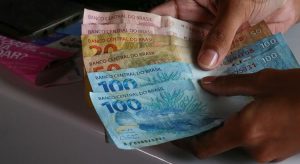 Servidor público ganha 72% a mais que trabalhador do setor privado no Ceará