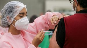 Ministério da Saúde diz que vai vacinar pessoas com comorbidades a partir de maio no Brasil