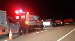 Colisão entre dois veículos mata quatro pessoas da mesma família em rodovia no litoral do Ceará