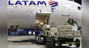 Novo lote de vacinas da Pfizer chega ao Ceará com 25.740 doses contra Covid