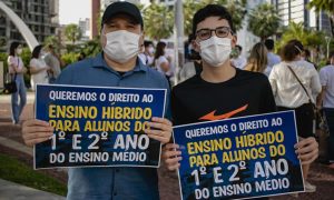 Grupo entra na Justiça para retomada presencial do ensino médio no Ceará
