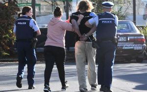 Homem esfaqueia pessoas em supermercado na Nova Zelândia