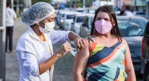 Comissão define nesta sexta regras de vacinação para professores no Ceará