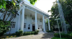 Empresa faz 'paredão de eliminação' para demitir empregados é condenada por danos morais