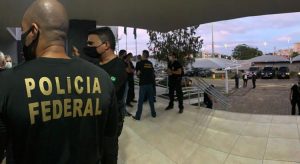 PF cumpre sete mandados em operação contra fraude na emissão de diplomas em Maranguape