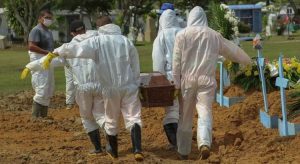 Especialistas da OMS consideram que Brasil foi ineficiente em ações na pandemia