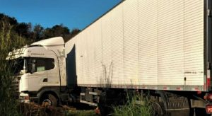 Após deixar carga em Crato motorista de caminhão se envolve num acidente na BR-230