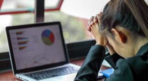 Trabalhar demais mata 745 mil pessoas por ano no mundo, revela estudo da OMS