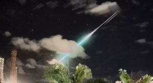 Passagem de meteoro na costa do Nordeste é flagrada por câmeras em João Pessoa