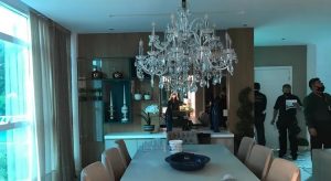 Mansão de luxo dos chefes de facção Gegê e Paca vai a leilão no Ceará