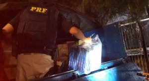 PRF apreende R$ 875 mil em cigarros contrabandeados