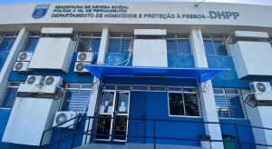 Idoso de 82 anos usa porta de armário para matar homem de 72 anos dentro de abrigo