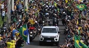 Para isentar motos de pedágio, Bolsonaro vai elevar preço para demais motoristas