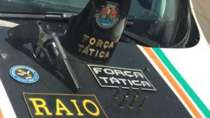 PM de Barbalha apreende dois revólveres e leva donos à delegacia
