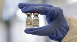 Clínica perde mil vacinas anticovid após funcionário desligar refrigerador para carregar celular