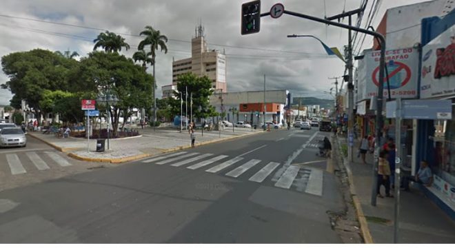 PM prende dupla em Juazeiro após roubar o celular de uma mulher no centro