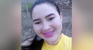 Jovem morre durante consulta médica, é enterrada e tem túmulo violado