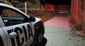 Jovem é morta a tiros no sofá da sala na própria casa