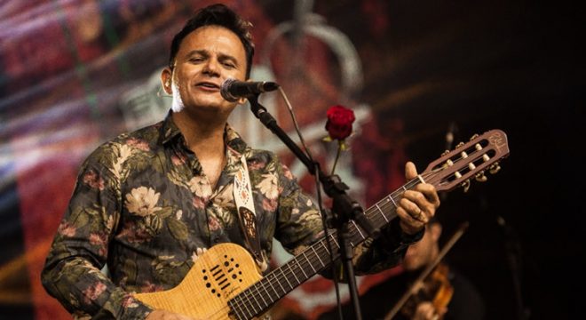 Live solidária reunirá Leonardo de Luna e amigos artistas para celebrar os 257 anos do Crato