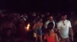 Polícia Militar dispersa aglomeração em festa na vila de Jericoacoara no Ceará