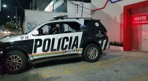 Criminosos invadem escola de idiomas e assaltam alunos e professores em Fortaleza