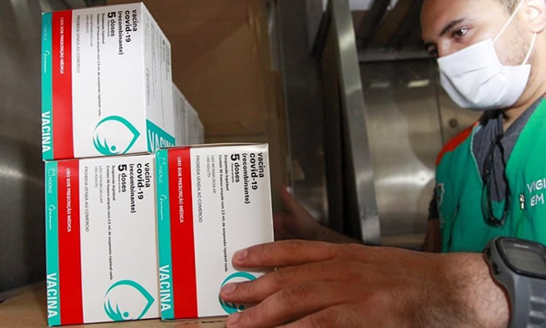 Mais 280 mil doses da vacina AstraZeneca chegam ao Ceará neste domingo