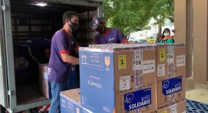 Ceará recebe novo lote com 93.600 doses da vacina Pfizer contra a Covid-19