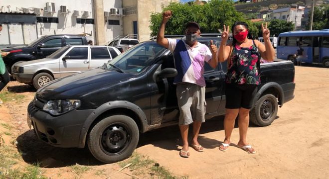 Verdureiro do Crato que teve carro incendiado compra novo veículo e agradece doações