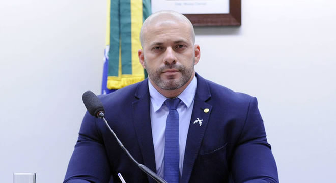 Deputado Daniel Silveira tentou pular muro para fugir da Polícia Federal