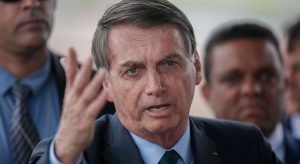 Bolsonaro comemora PIB: "Lamentamos as mortes, mas, apesar de tudo, o Brasil está indo bem"