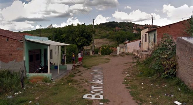 Homem toma celular da ex-mulher em Juazeiro para ver mensagens e ela reagiu com uma faca