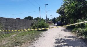 Adolescente de 15 anos e homem são retirados de casa à força e mortos a tiros em Caucaia
