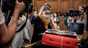 Mulher é julgada por assassinar marido que a estuprou e agrediu por anos