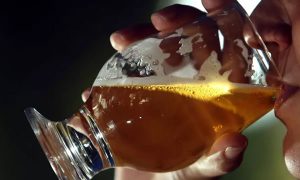 Consumo de álcool por diabéticos quase dobrou na pandemia no Brasil, diz estudo