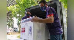 Ceará recebe nesta semana mais de 390 mil doses de vacinas contra Covid-19, anuncia Camilo Santana