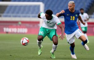 Com Richarlison artilheiro, Brasil vence sauditas e avança em primeiro no grupo em Tóquio