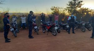 Cerca de 15 motos apreendidas e pilotos presos em Juazeiro promovendo "rachas" e acrobacias