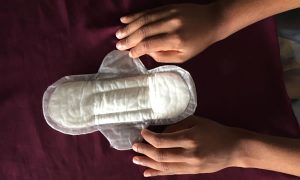 Alunas do ensino público do Ceará devem receber absorventes íntimos todo mês, propõe governo