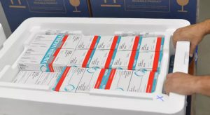 Ceará recebe novos lotes de vacinas contra a Covid-19 da Pfizer e AstraZeneca