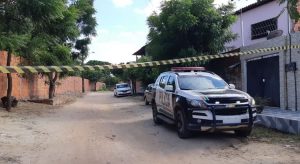 Barbeiro é assassinado a tiros em frente à casa onde morava