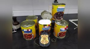 Passageiro é preso pela PF com 4,5 kg de cocaína escondidos em latas de alimentos